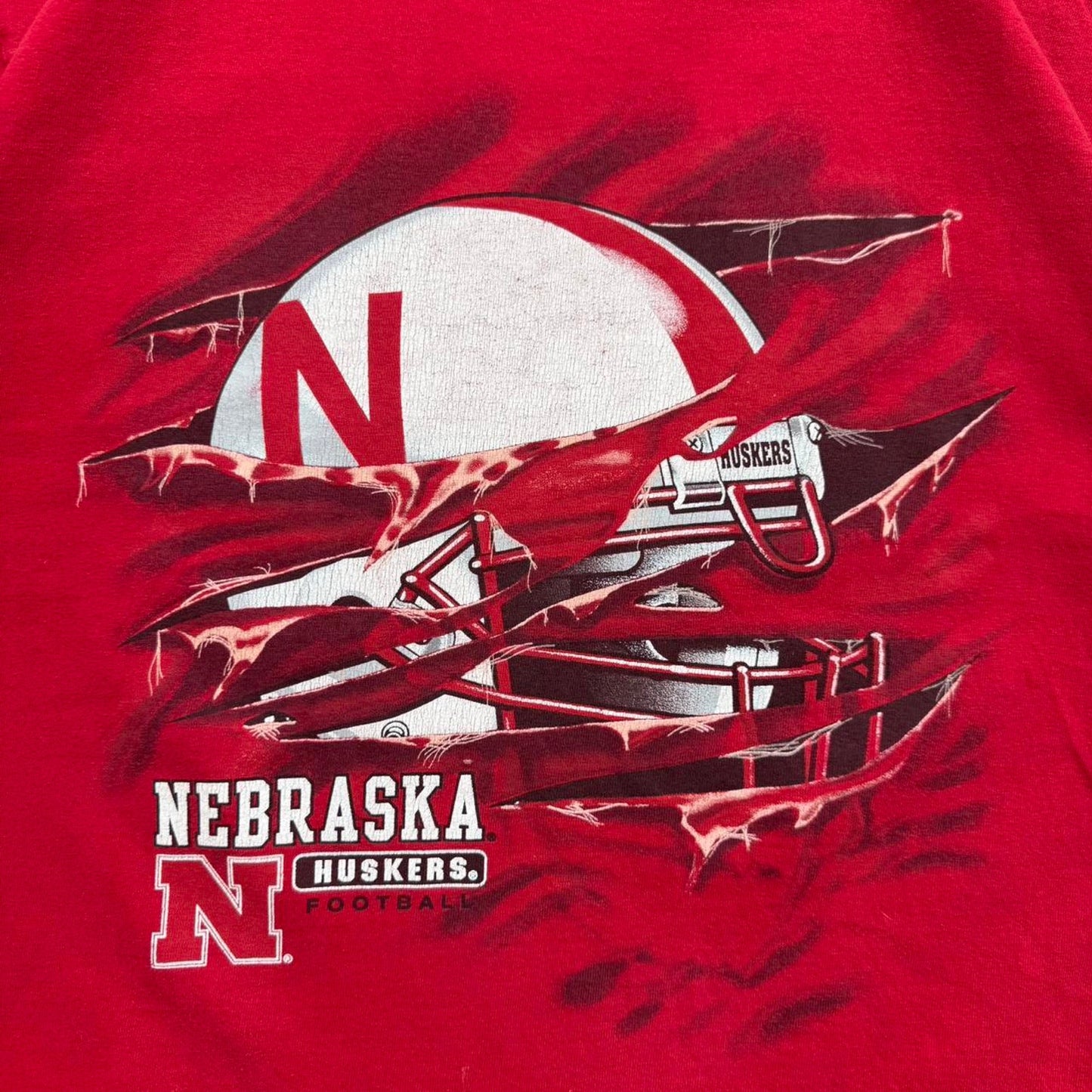 Vintage Y2K Nebraska Huskers Claw Through Helmet T-Shirt - Large