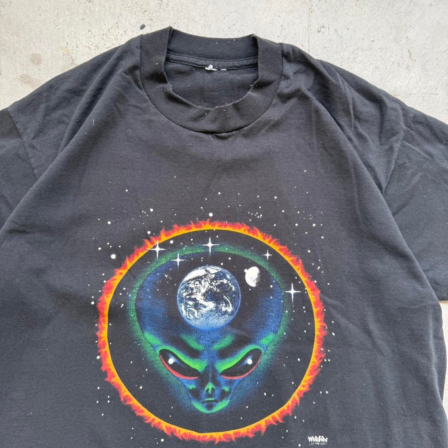 Vintage 90s Alien Earth Space T-Shirt - Large