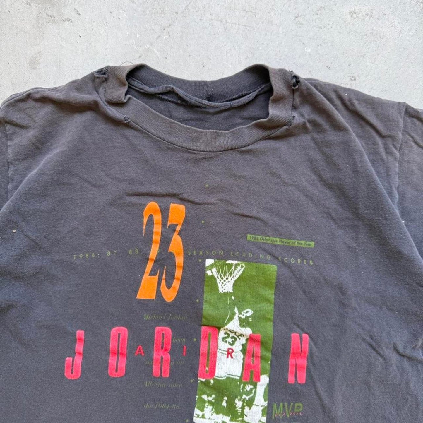 Vintage 90s Faded Nike Jordan 23 NBA T-Shirt - Medium (W)