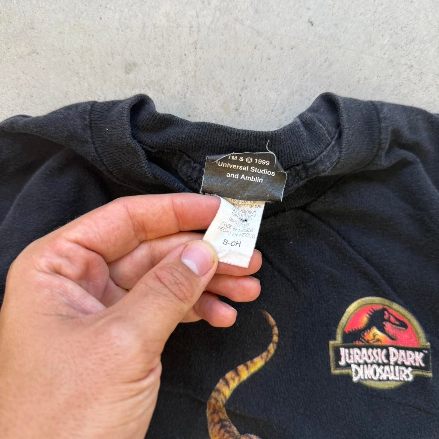 Vintage 90s Jurassic Park Velociraptor Dinosaur T-Shirt  - Kids Small