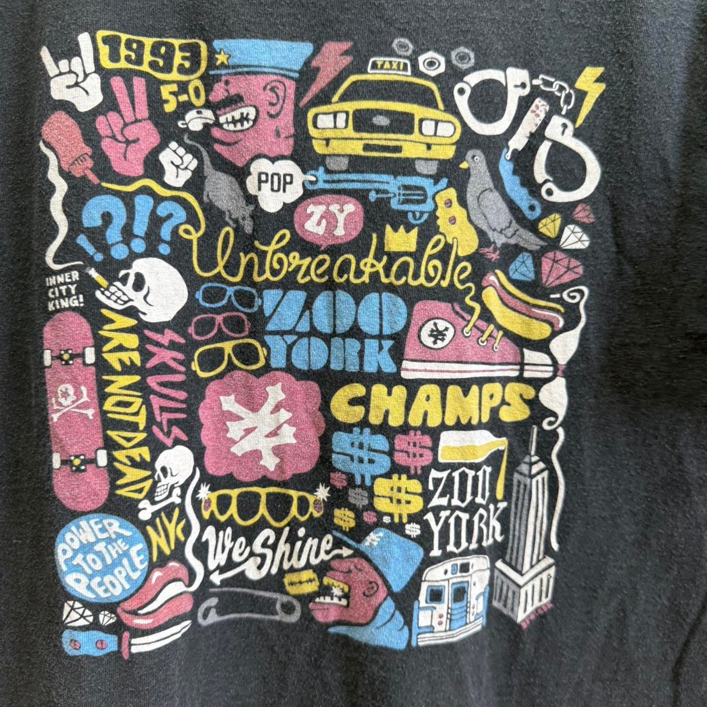 Vintage Y2K Zoo York Graffiti T-Shirt - Medium (W)