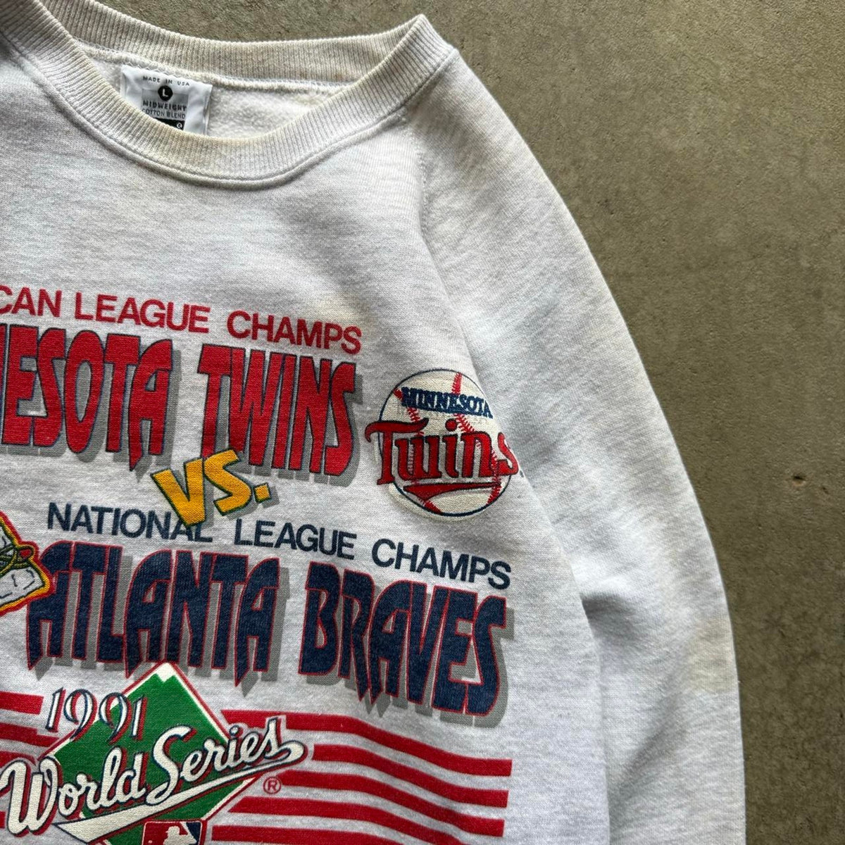 Vintage 1991 MLB Minnesota Twins Vs Atlanta Braves Distressed Crewneck - Large