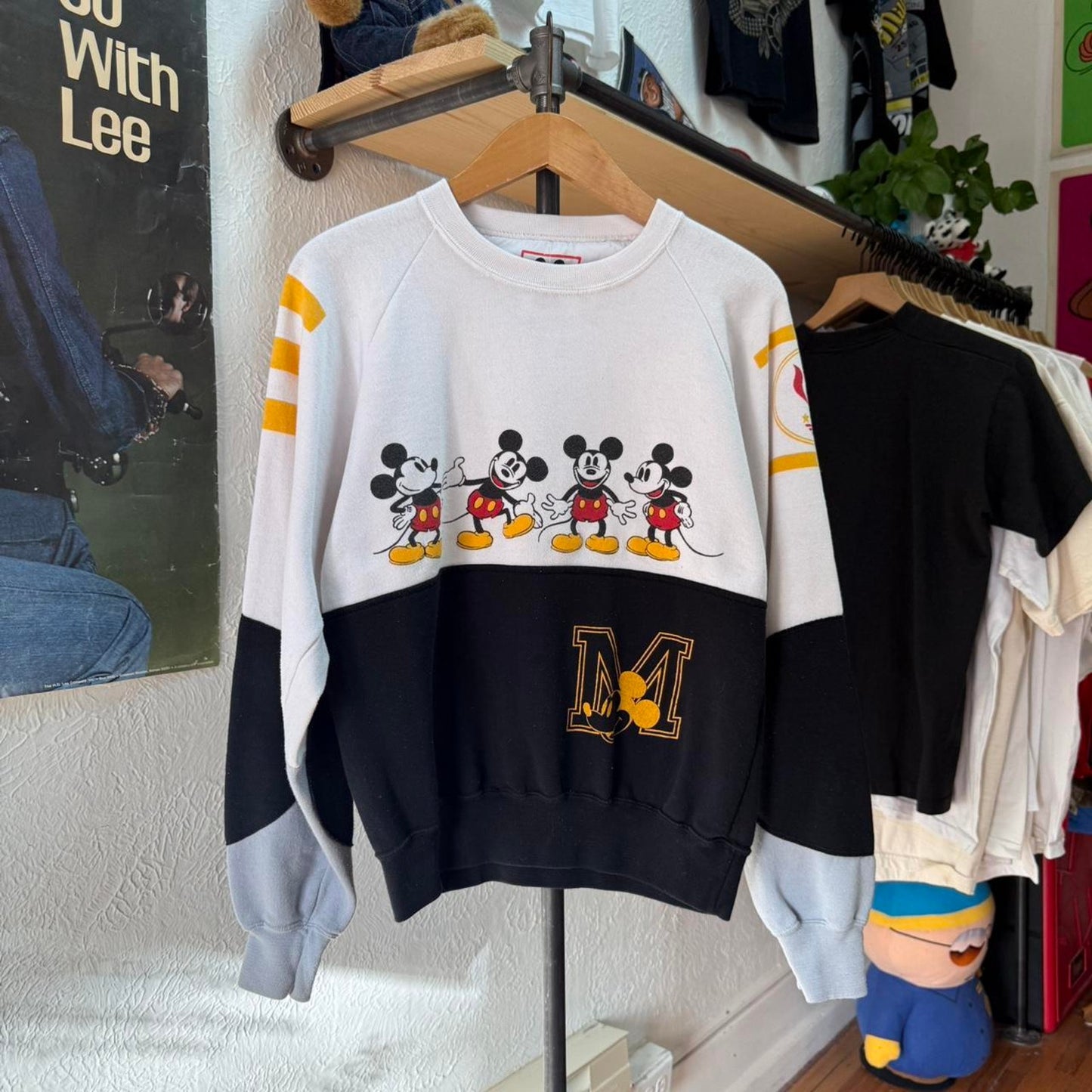Vintage 90s Mickey Mouse Disney Cartoon Crewneck - Small